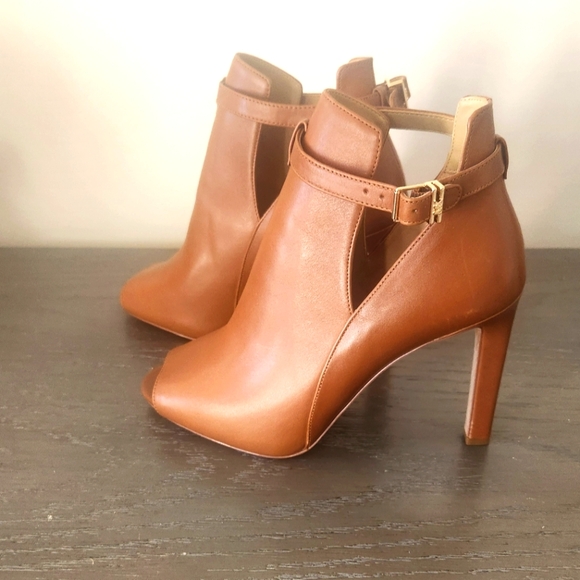 Michael Kors Brown Leather Ankle Bootie- Size 8.0 - Picture 4 of 4